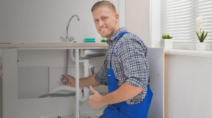 Expert burst pipe repair services in Fowlerton, TX